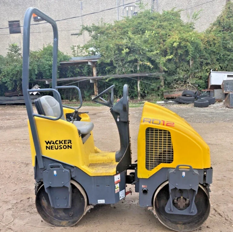 Wacker Neuson: 36" Ride-On Asphalt Roller